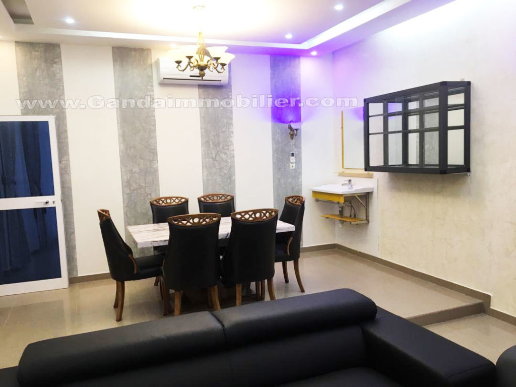 Luxueux appartement meublé avec salle à manger à la zone des ambassades de Cotonou.