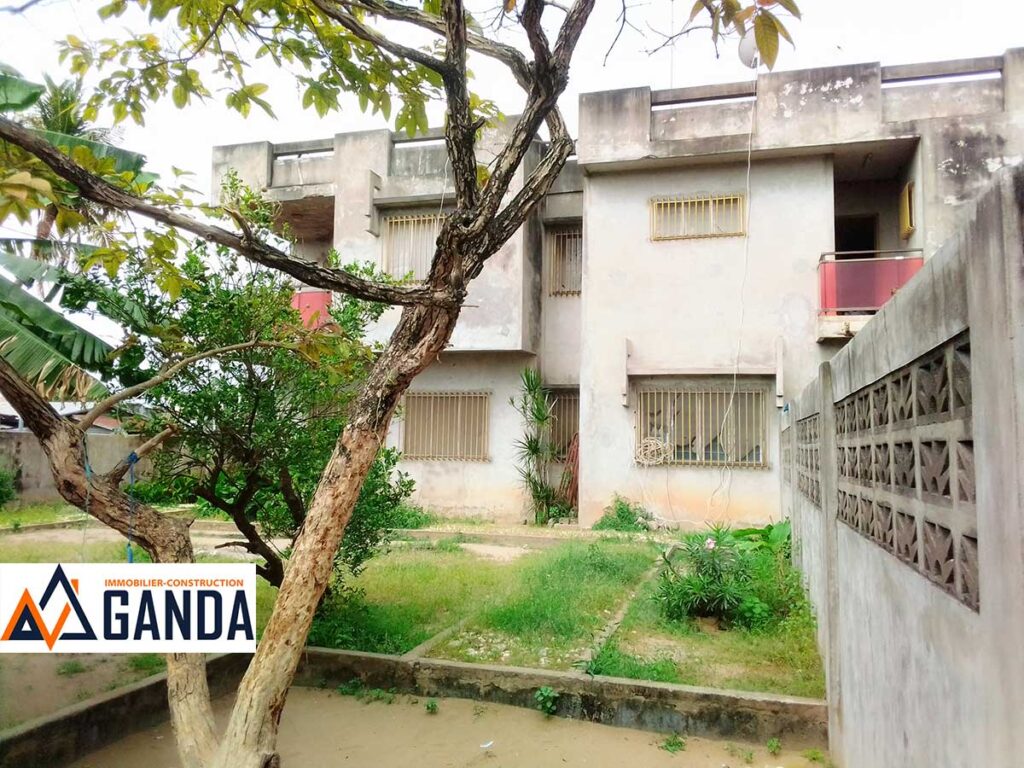 A vendre une maison de 701 m² à cotonou menontin pavé