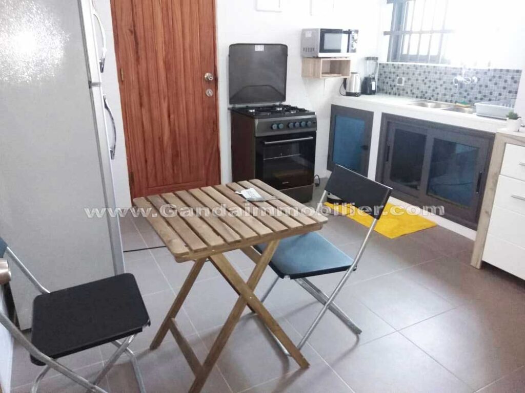 Ganda immobilier met en location un bel appartement meublé à fidjrossè