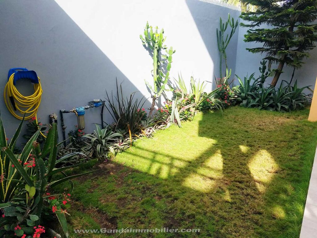 furnished-house with garden at cotonou