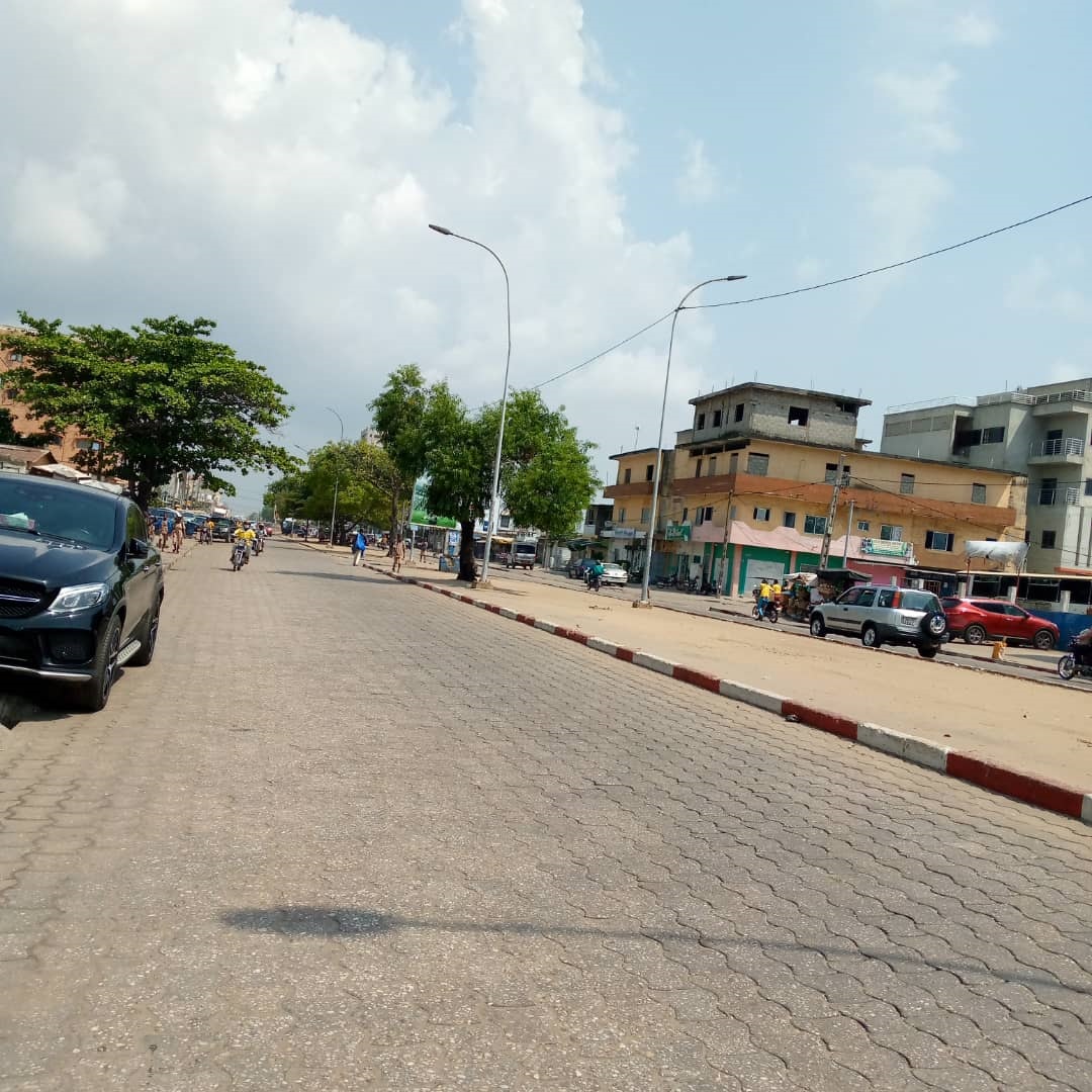 Grande parcelle de 513 m² avec Titre foncier au bord du pavé Etoile rouge – Cotonou