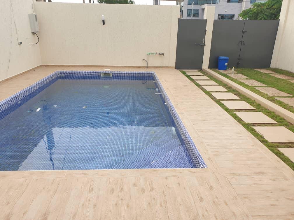Villa avec piscine à louer au quartier JAK Akpakpa