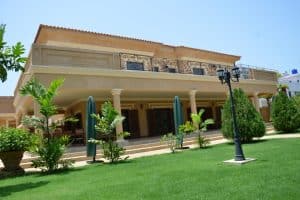 belle et luxueuse villa avec piscine à cotonou